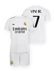 Real Madrid 2025-26 prémium gyerek szurkolói mez szerelés, replika - Vinicius 7