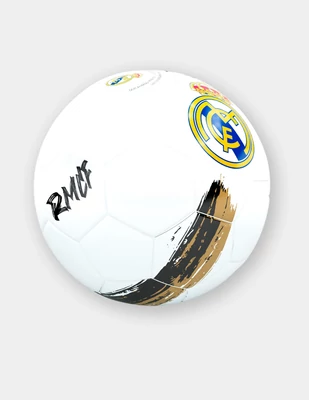 Madridisták festett Real Madrid labdája