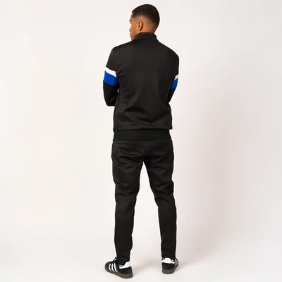 Real Madrid 24-25 fekete melegítő szettje