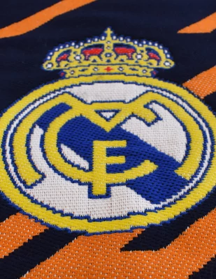 Real Madrid 25-26-os hivatalos narancssárga sál