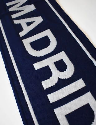 Real Madrid 25-26-os hivatalos sötétkék sál