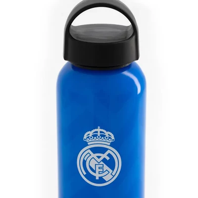 A Real Madrid 2025-26-os világoskék kulacsa