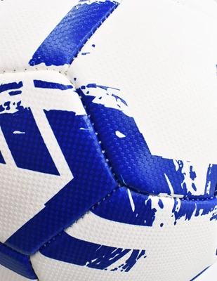 2025-26-os fehér Real Madrid labda