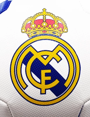 2025-26-os fehér Real Madrid labda
