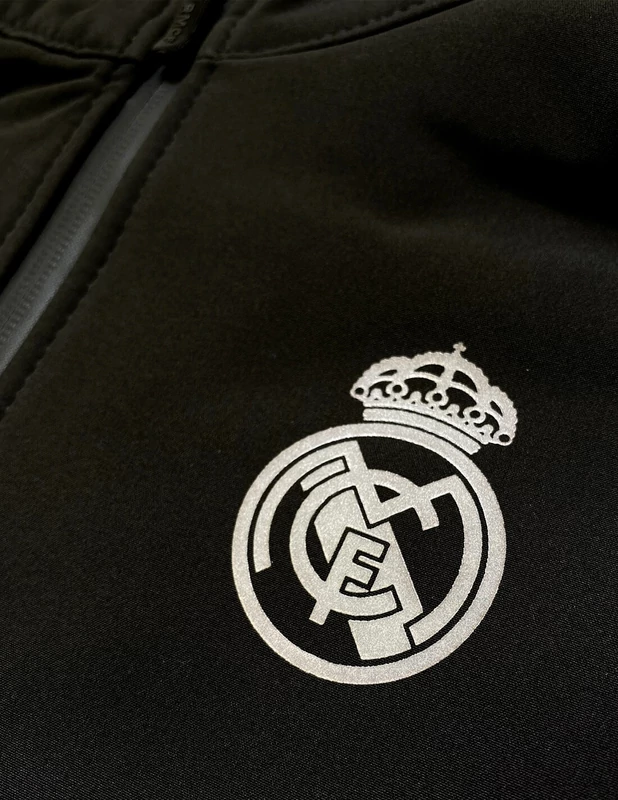A Real Madrid fekete softshell kabátja - S