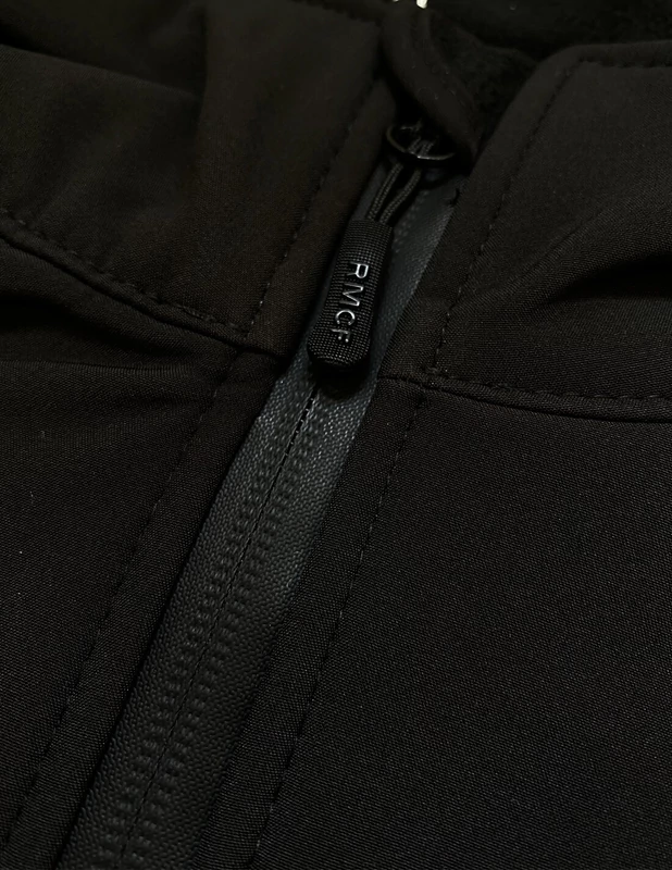 A Real Madrid fekete softshell kabátja - S