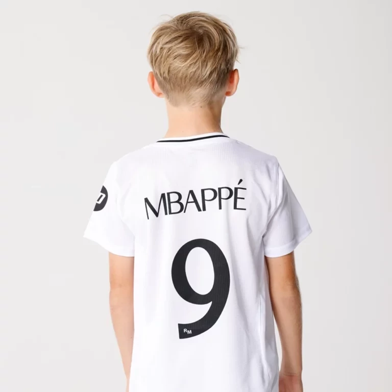 Real Madrid 2024-25 prémium gyerek szurkolói mez szerelés, replika - Mbappé - 9 - 6 éves