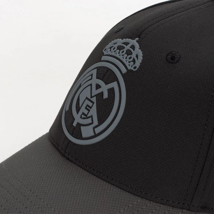 A Real Madrid fekete-szürke baseball sapkája