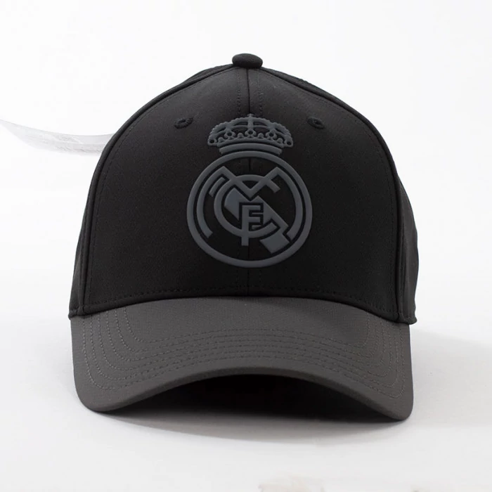 A Real Madrid fekete-szürke baseball sapkája